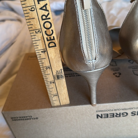 CL by Chinese Laundry “Outgoing Pump” Gold moonlight Metallic Color Size 8.5/39 - Picture 12 of 15